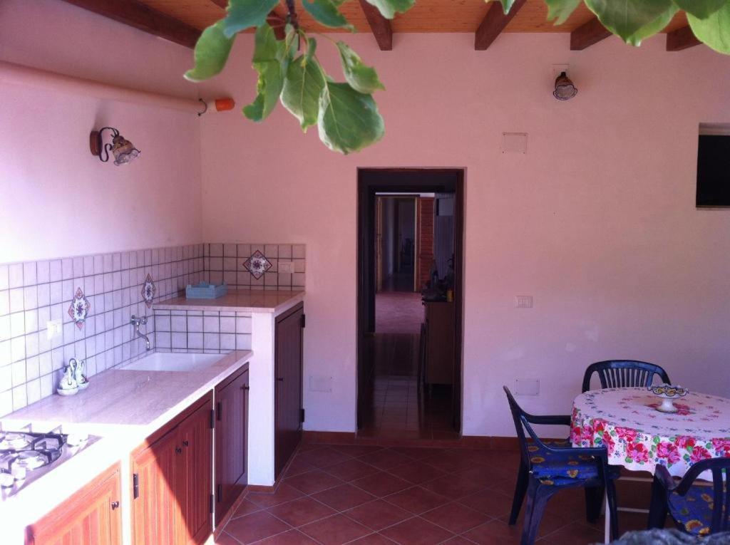 Villa By The Vulcano - 70Mq Plus Large Garden And Patio Bagian luar foto